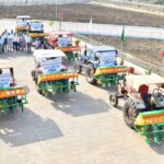 सफलता की नई इबारतः आधुनिक मशीनों से सँवर रही धमतरी की खेती